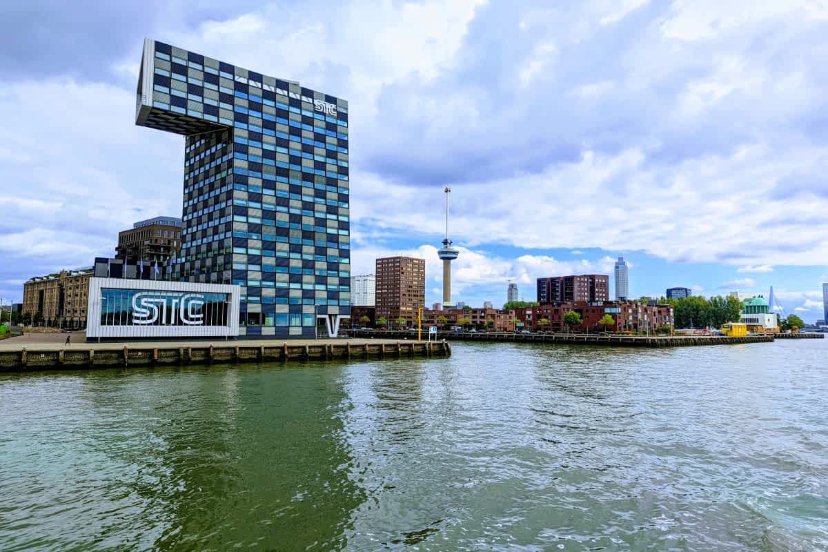 Shipping and Transport College am Hafen von Rotterdam